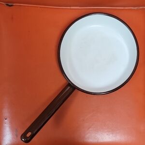 Brown Enamel Frying Pan with White Interior - Polish Classic Cookware